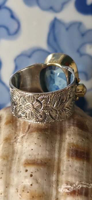 Maravillosa anillo burilado a mano