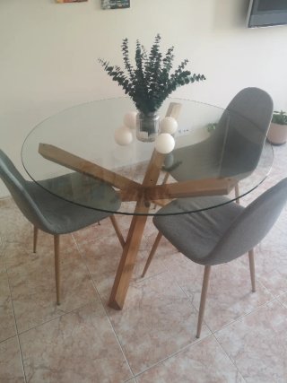 Mesa redonda cristal y 4 sillas comedor