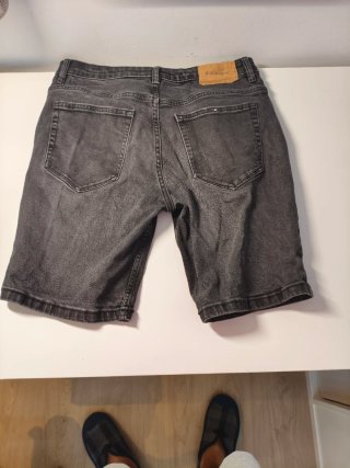 Pantalones cortos Pull and Bear grises