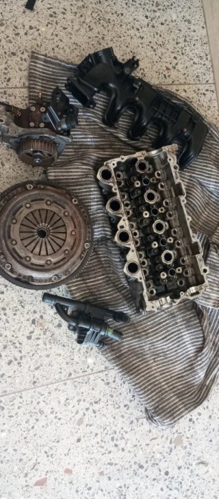 Culata, bimasa, termostato y colector 160.000km