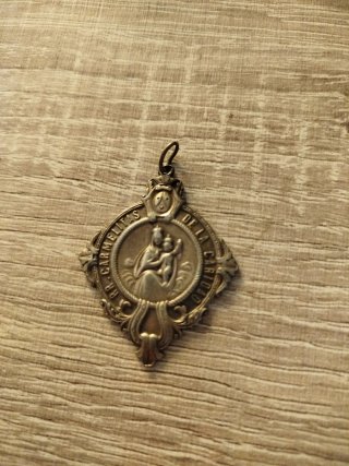 Medalla Vintage Hermanas Carmelitas Caridad
