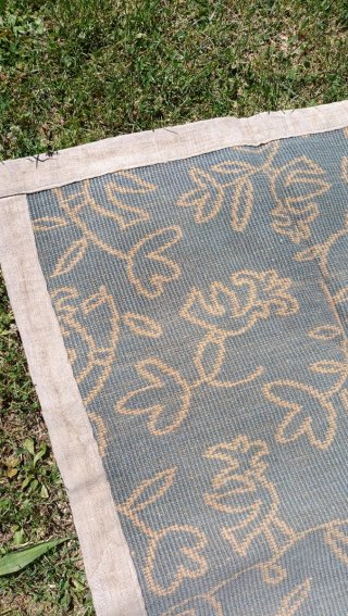 Alfombra de fibra natural beige y verde