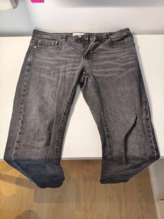 Pantalón vaquero hombre gris