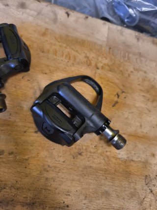 Pedales Shimano 105