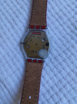 Reloj Swatch Plano Piel Roja Mujer