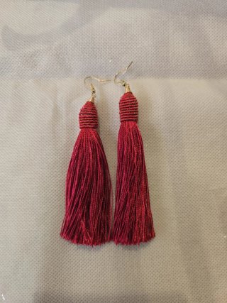 Pendientes largos borla frambuesa y dorada