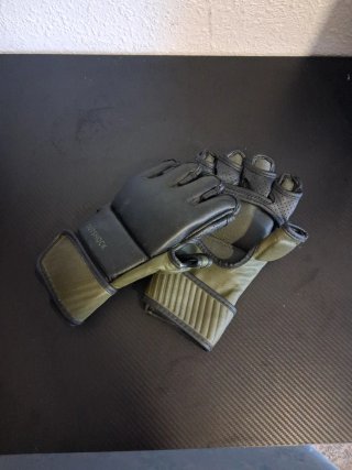 Guantes MMA Outshock Negros y Verdes