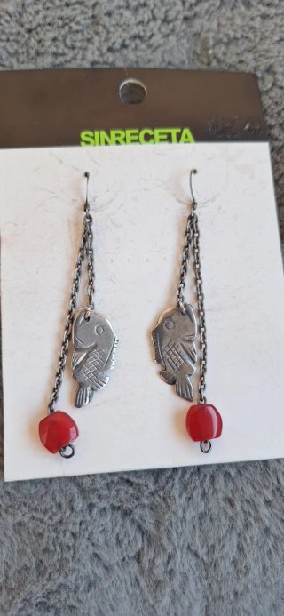 Pendientes SINRECETA largos acero con gema roja