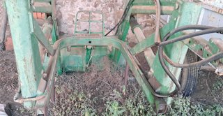 Pala para tractor de unos 50 cv.