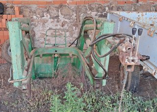 Pala para tractor de unos 50 cv.