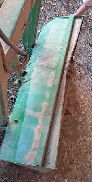 Pala para tractor de unos 50 cv.