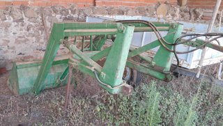 Pala para tractor de unos 50 cv.