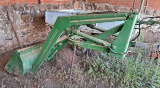 Pala para tractor de unos 50 cv.