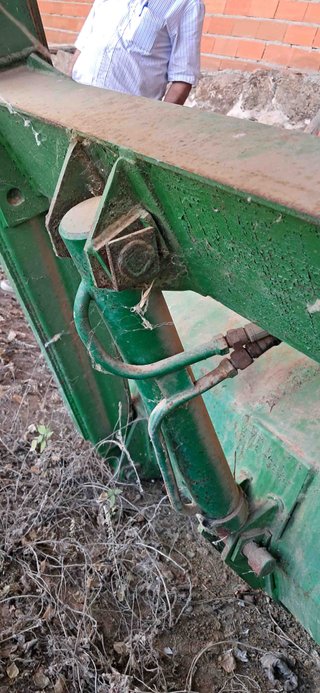 Pala para tractor de unos 50 cv.