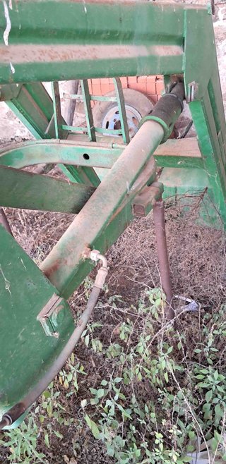 Pala para tractor de unos 50 cv.