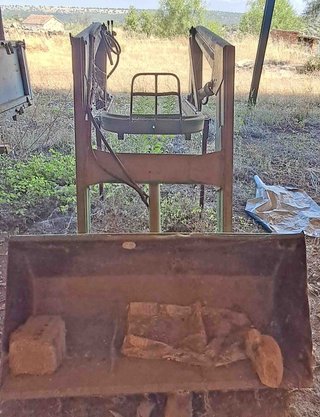 Pala para tractor de unos 50 cv.