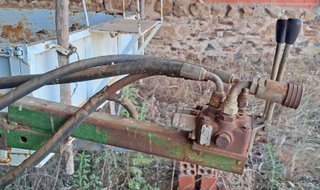Pala para tractor de unos 50 cv.