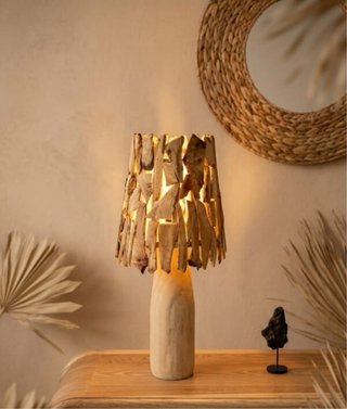Lámpara de madera artesanal