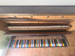 Piano Vertical Decorativo