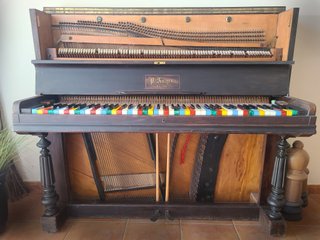 Piano Vertical Decorativo