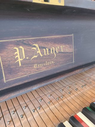 Piano Vertical Decorativo