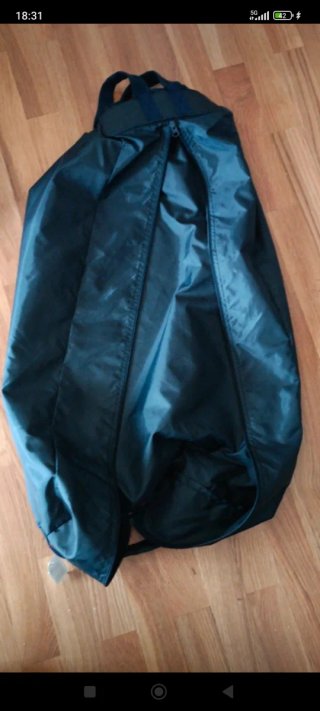 Cuna de viaje azul marino y amarilla