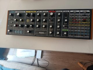 Behringer Model 15 Sintetizador Modular