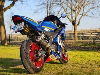Suzuki GSXR 600 K5 Azul/Rojo.