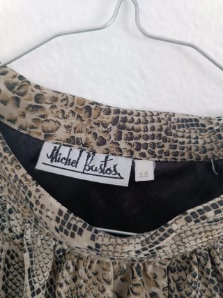 Blusa sin mangas estampado serpiente