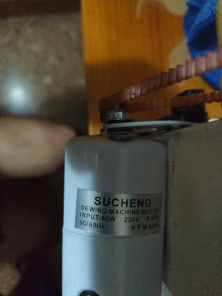 Máquina de coser Sigma con motor nuevo