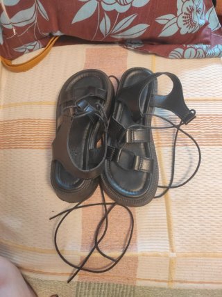Sandalias negras plataforma cordones