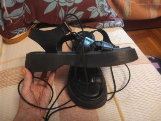 Sandalias negras plataforma cordones