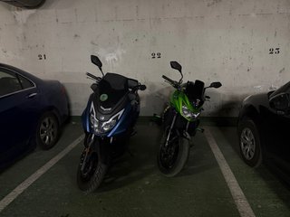 Moto Naked Verde y Negra