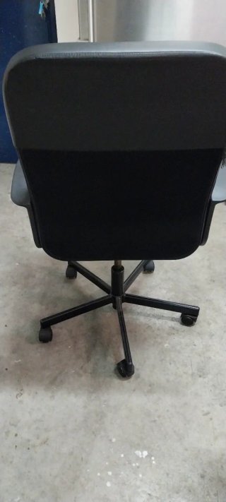 Silla de oficina negra
