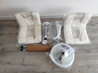 Mesa alta cocina y 2 taburetes blancos.TODO NUEVO