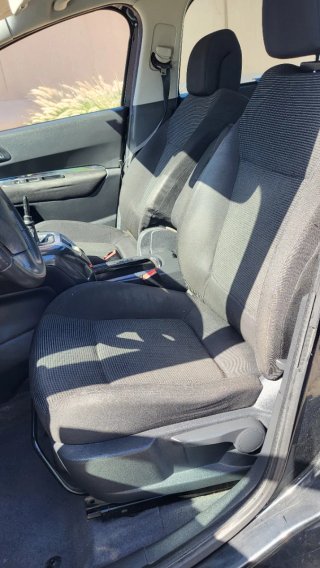 Peugeot 5008 2011