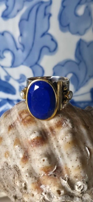 Maravilloso anillo burilado a mano lapislázuli