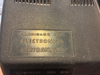 Televisor antiguo Sharp color beige