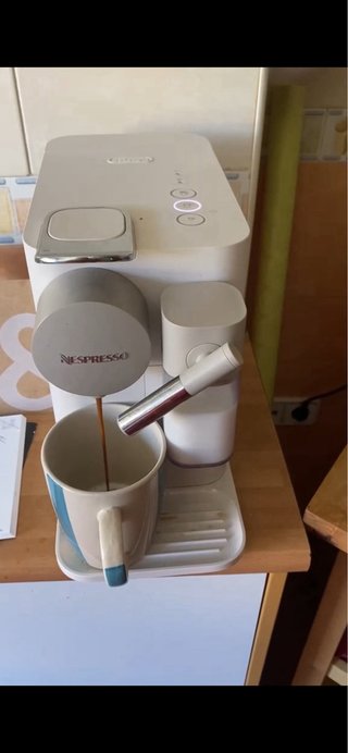 Cafetera Nespresso Lattissima One