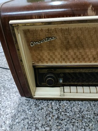 Radio antigua KB  Inglesa + Radio  CONCERTINA