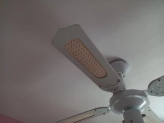 Ventilador de techo blanco con luz