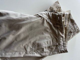 Pantalón corto hombre beige