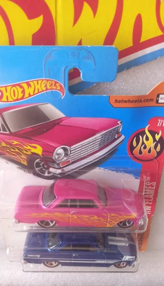 Conjunto 2 Hot Wheels '63 Chevy II