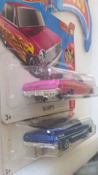Conjunto 2 Hot Wheels '63 Chevy II