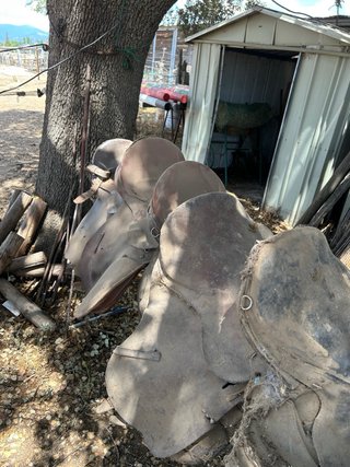 Sillas de montar a caballo para restaurar