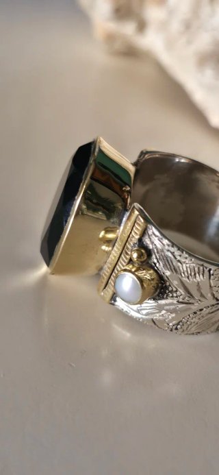 Anillo burilado a mano joya de autor