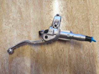 Bomba de embrague Brembo
