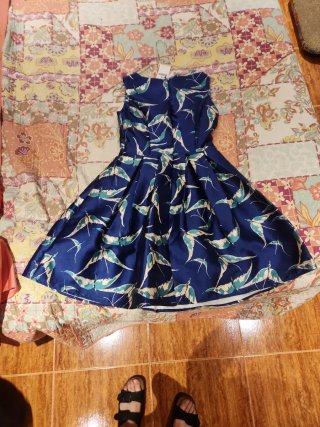 Vestido de fiesta azul con estampado