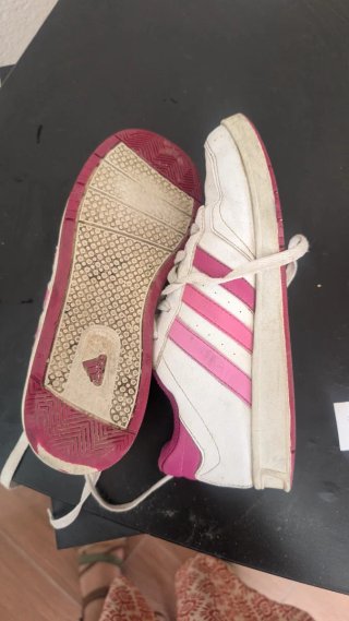 Zapatillas Adidas Blancas y Rosas Deportivas