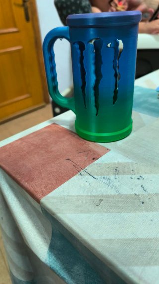 Jarra para lata Monster 3D